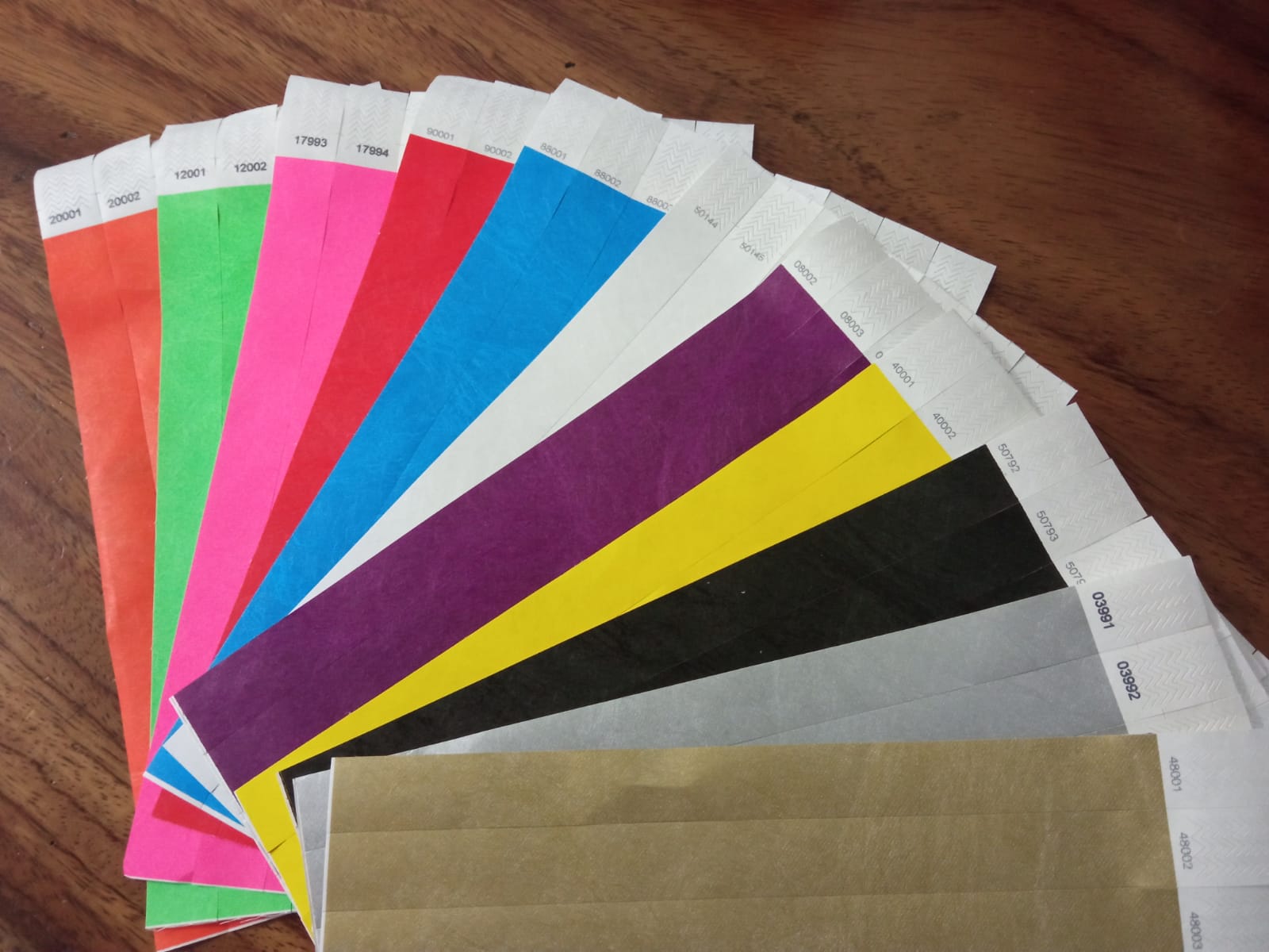 Identificación Eventos Grupos Pulseras De Papel Tyvek Para Eventos - Paquete De 250 Unidades - 3/4 Pulgadas - Diseños Coloridos Pulseras Colores